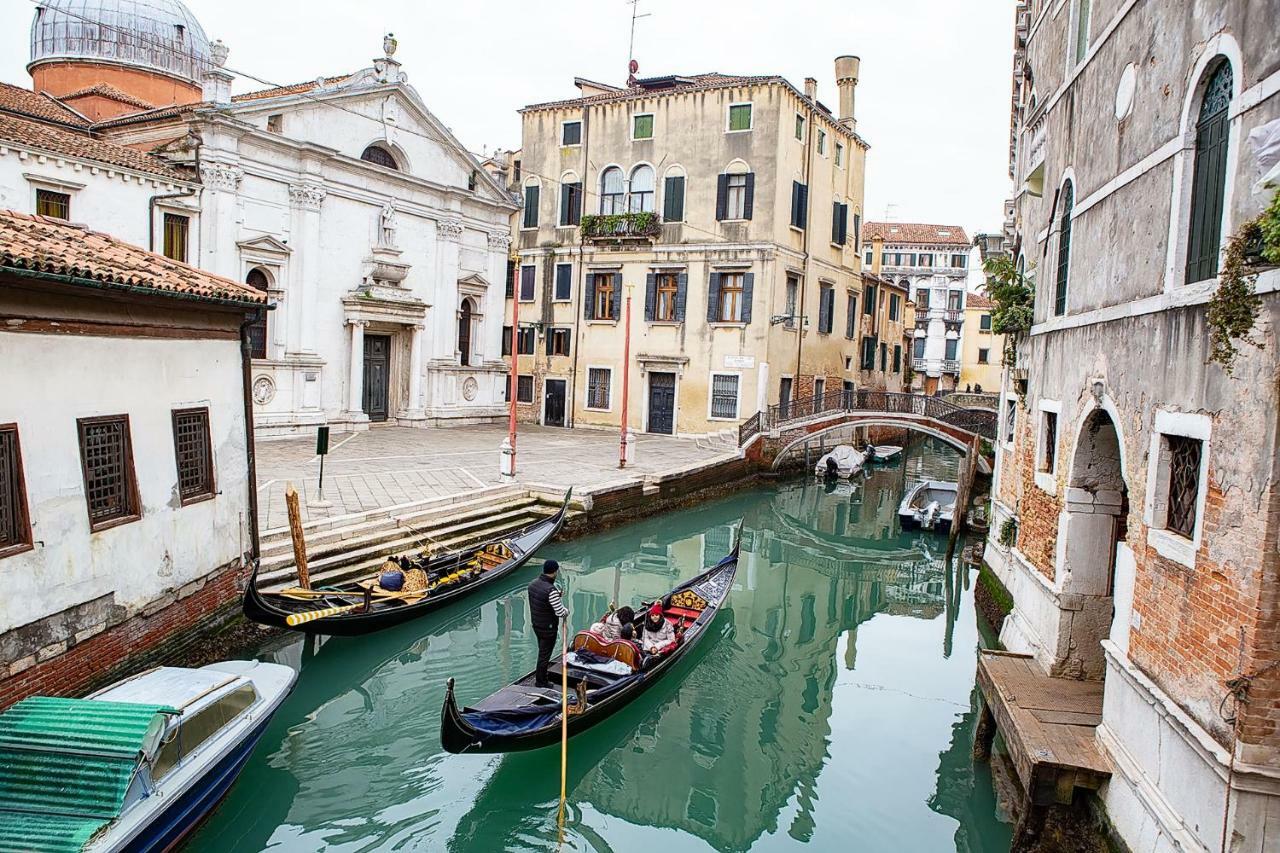 Pink House In Venice City Center Apartment Exterior photo